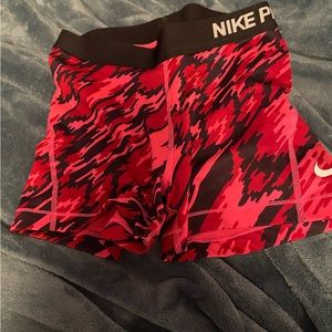 nike pro size small